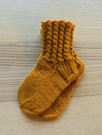 Bērnu vilnas zeķītes (tumši dzeltenas, 10cm) #001
