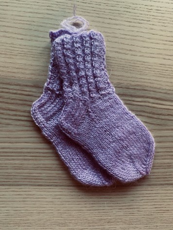 Bērnu vilnas zeķītes (lillā, 14cm) #027