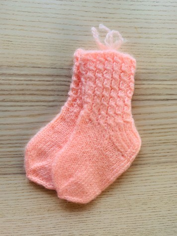 Bērnu vilnas zeķītes (persiku krāsā, 9cm) #012